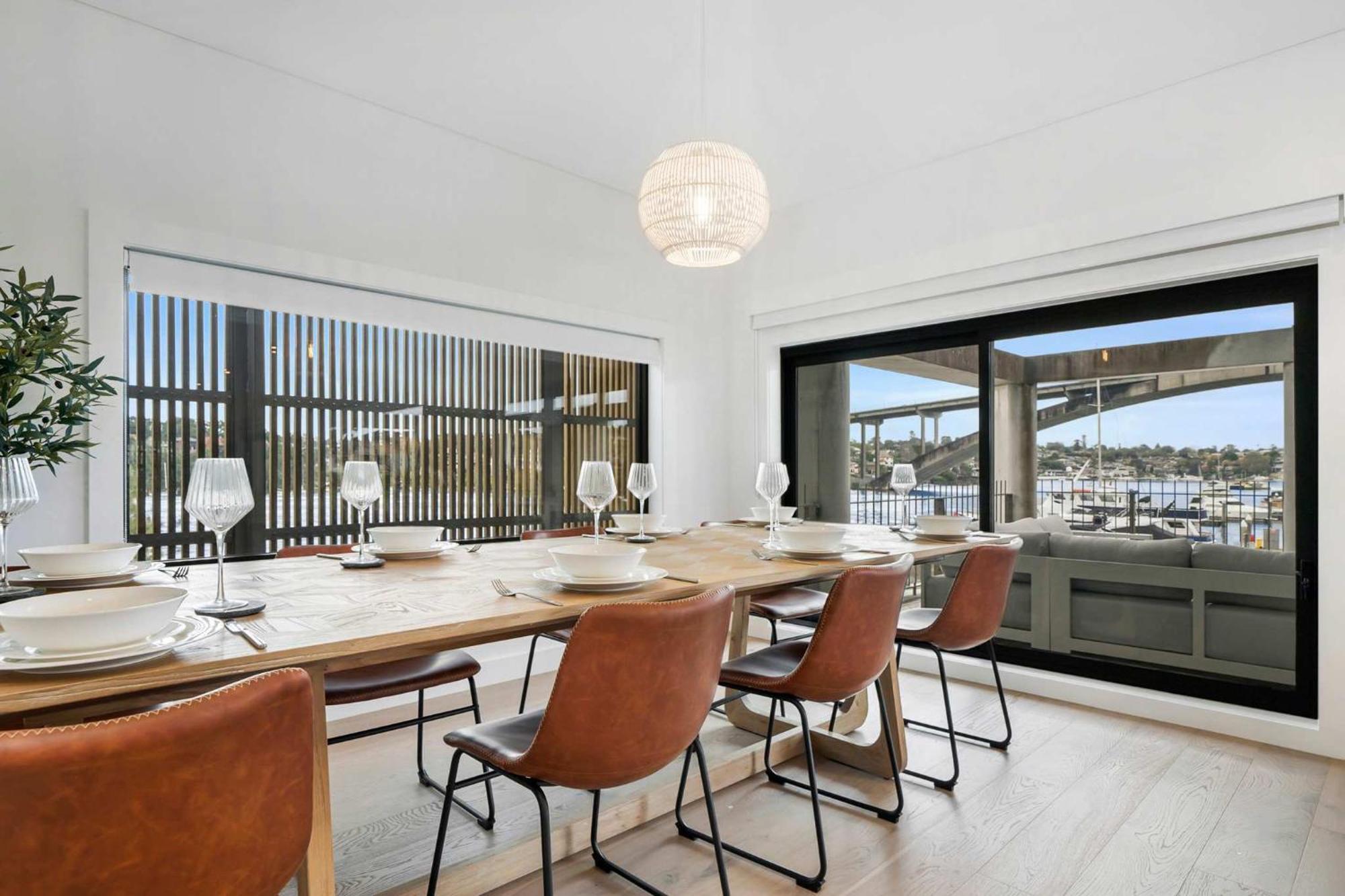 Harbour-front With Views & Parking Sydney