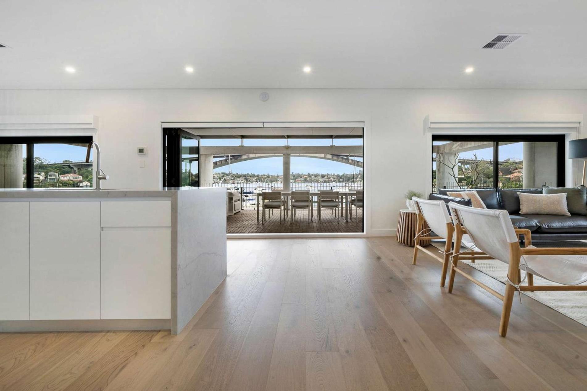 Harbour-front With Views & Parking Apartment Sydney