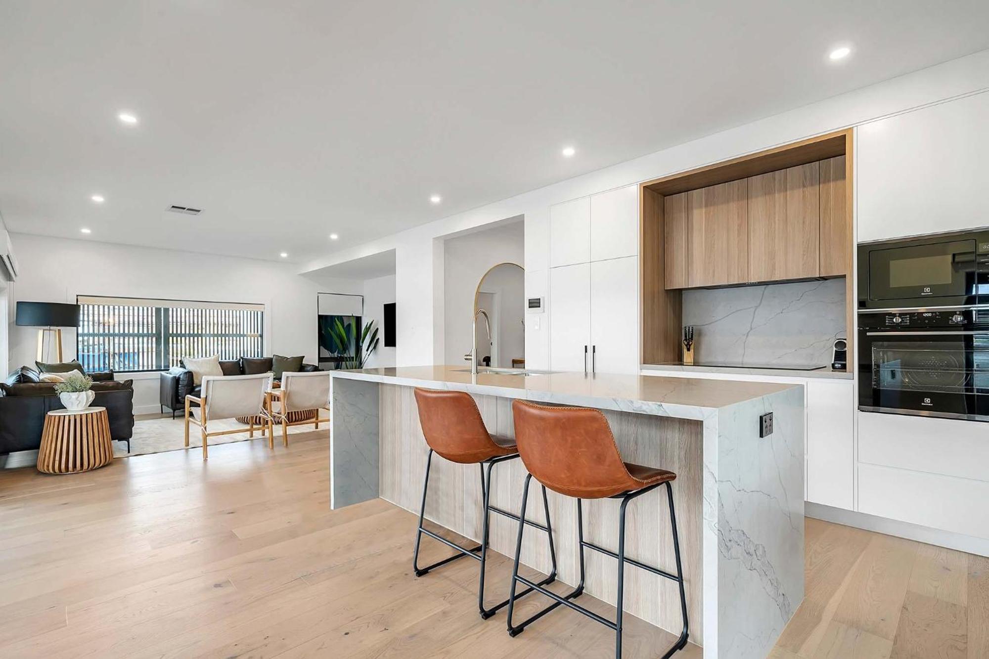 Harbour-front With Views & Parking Sydney