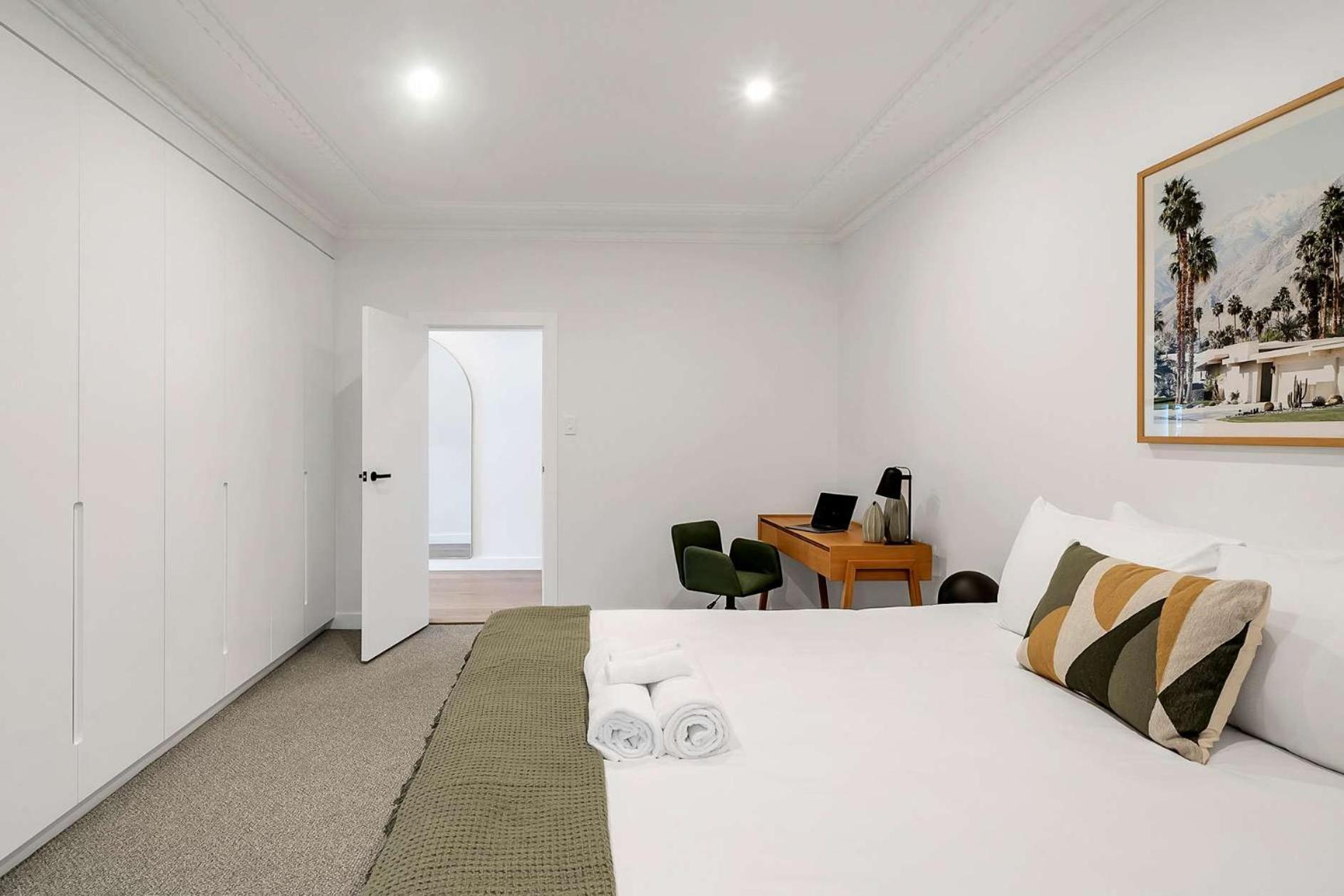 Harbour-front With Views & Parking * Sydney