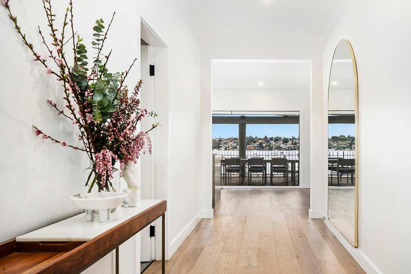 Harbour-front With Views & Parking Sydney