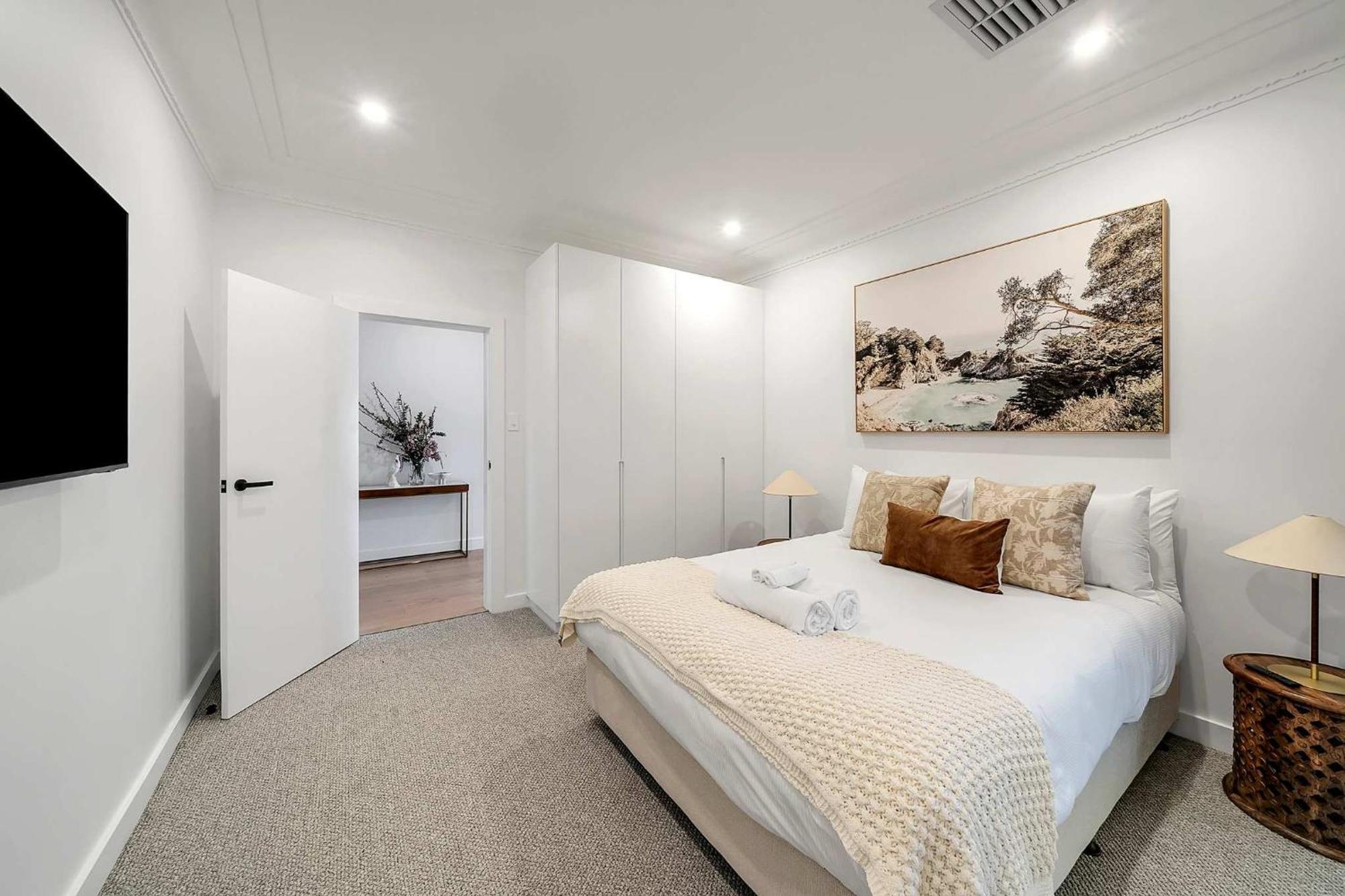 Harbour-front With Views & Parking * Sydney
