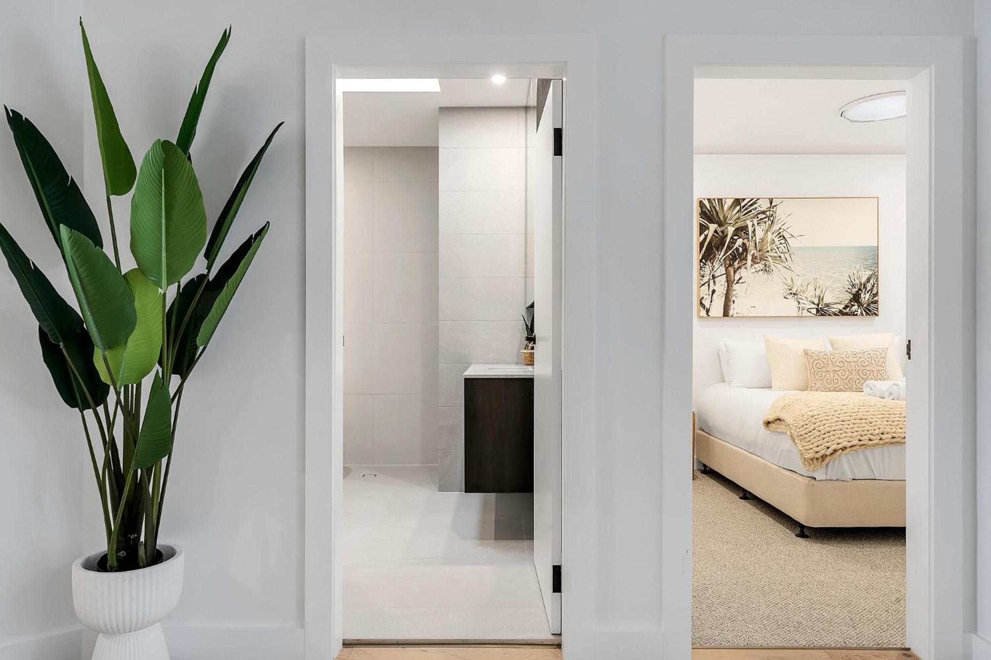 Harbour-front With Views & Parking * Sydney